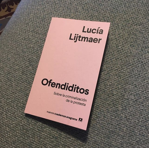Chicas's tweet image. Nos hace mucha ilu que venga a vernos @lalitx porque ha sacado un ensayo que se llama #Ofendiditos que va sobre neopuritanas y la llamada "corrección política". 

A las 11:30 en @HoyPorHoy con @celiamontalban.

P.D.: ¡El libro sale el 15 de mayo!