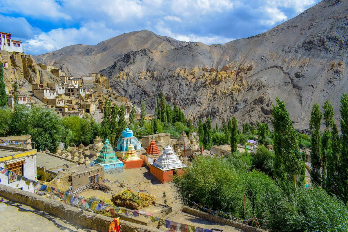 officialfunstay's tweet photo. From the snow-capped mountains to bike rides, Ladakh has so many reasons to fall in love with. Which one is your favorite? #ladakh #ttot #LP #twwt #travel #TravelTips #Funstay #beextraordinarywithfunstay https://t.co/XTUTMnBXQ9