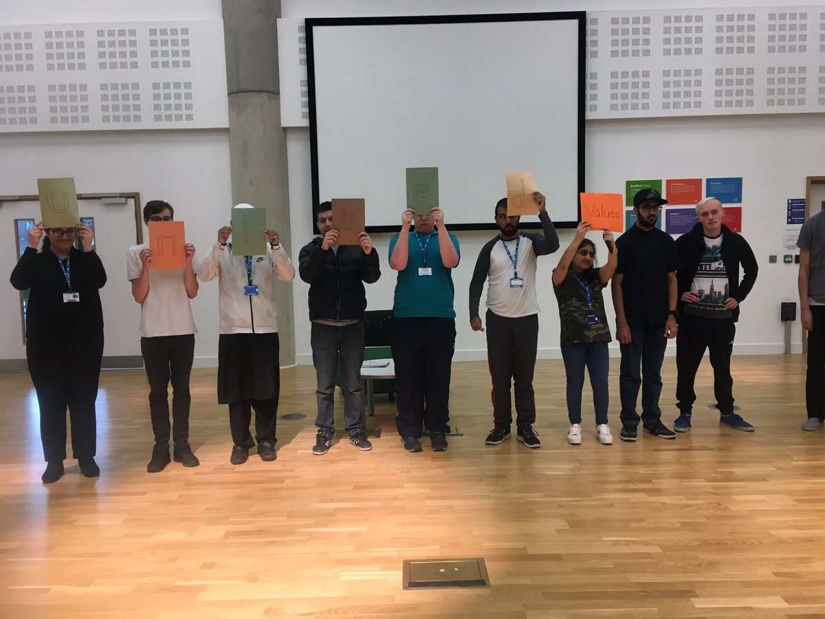 helendenning123's tweet photo. Skills for Employment students play A New Beginning. Fantastic acting , great message,very proud!!!! #unitedvalues @BradfordCollege @HSC_BfdCollege @indy_living_Bfd @vickycarter25 https://t.co/SDGQLZUV9N