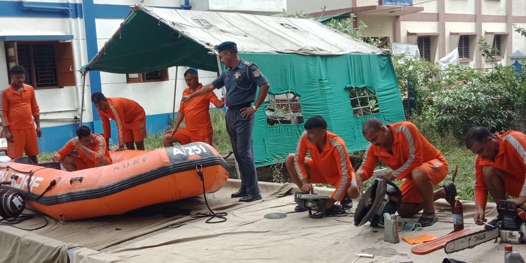 pooja_news's tweet image. Six NDRF Special Teams have been deployed in Bengal for rescue, evacuation and relief works during cyclonic storm @dna @ZeeNews @WIONews #CycloneFani #CycloneFaniUpdates