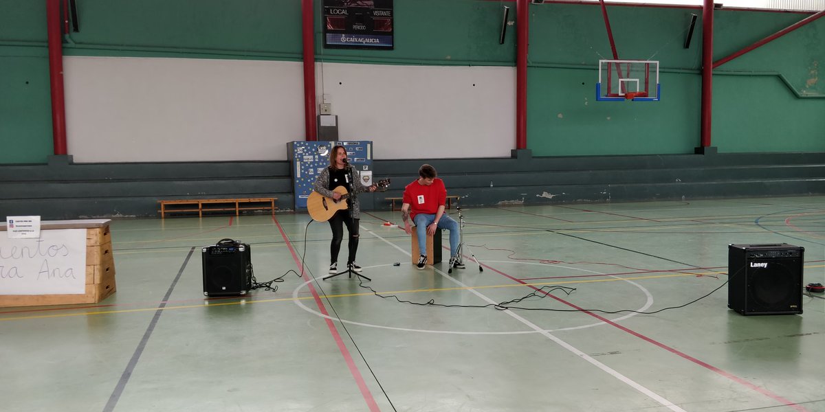 ausevamaristas's tweet photo. Todos juntos contra el acoso escolar  #stopbullying #SomosMaristas en el acto conjunto en el polideportivo. Cantamos contra el #AcosoEscolar con @cuentosparaana https://t.co/Z9QNug3qyw