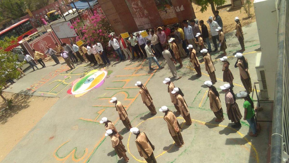sveepjaipur's tweet photo. सतरंगी सप्ताह के अंतर्गत #जयपुर के झोटवाड़ा क्षेत्र में मानव शृंखला बनाकर मतदाताओं को अधिक से अधिक #Vote करने के लिए प्रेरित किया गया
 #6_मईभूलियेगानहीं #sveep #LokSabhaElection2019 #Jaipur #GoVote #GoVote #rajasthan https://t.co/5wBtf1VI7s