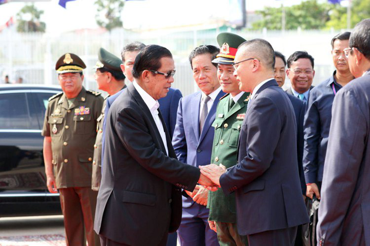 khmer__real's tweet photo. PM Hun Sen Leaves for Hanoi to Attend the Funeral of Former Vietnamese President
https://t.co/KqKFRdRjjN
----------
#Cambodia #HunSen #Peace #Development https://t.co/qsfAUdZQ1B