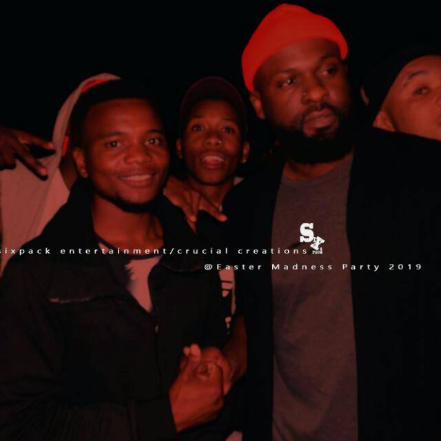 ThatRapperyouwa's tweet photo. It was nice meetin the legend @Blaklez https://t.co/ItBahzybMJ