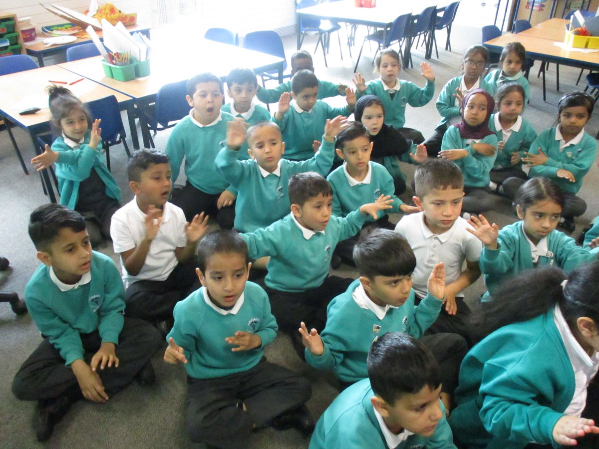 CORENansen's tweet photo. We read The Gruffalo in Y1, now we are performing it to help us to re-tell the story. #DACE19 #COREopportunity https://t.co/dFSnP44Krl