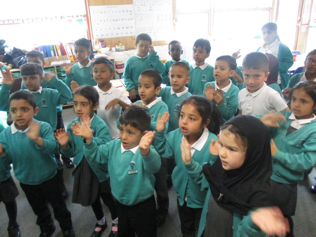 CORENansen's tweet photo. We read The Gruffalo in Y1, now we are performing it to help us to re-tell the story. #DACE19 #COREopportunity https://t.co/dFSnP44Krl