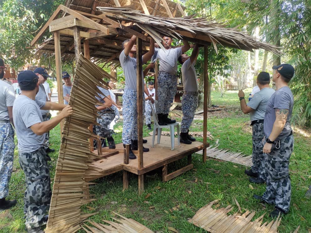 NatHydroCentre's tweet photo. Maintaining Relationships. Corporate Social Responsibility (#CSR) Program between #NavyPeople @NatHydroCentre and #HMASSuccess at Mah Meri Cultural Village #PulauCarey. 

#NavyUpdate 
#IPE19
#ADFIPE19
@tldm_rasmi 
@ADFinMalaysia https://t.co/Mj6LS7OJZ6
