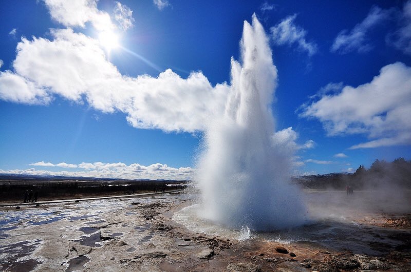 Persuadé d'être sur Fortnite, il se brûle au troisième degré en tentant de prendre un geyser.