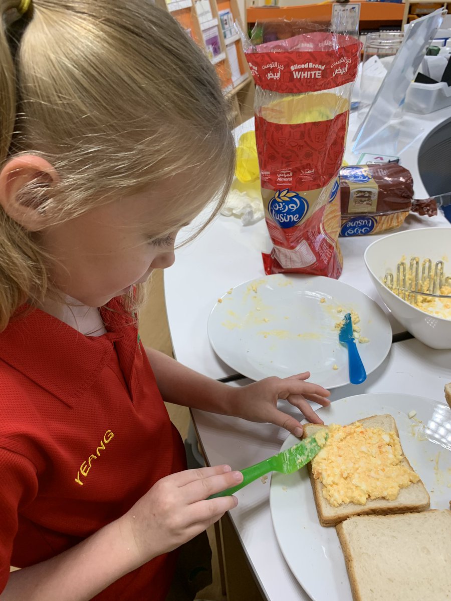 ArborYear1's tweet photo. We hope our parents like our egg mayonnaise sandwiches! 🥚🥪 #Year1B #projectcelebration https://t.co/TKf8SyFFva