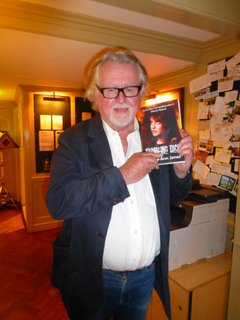LAJwriter's tweet photo. You can't talk on a mobile in the #ChelseaArtsClub. An old guy rips your phone off you and chucks it in the pond. You can't take pictures either. But #GrayJolliffe @grayjol can do anything he likes. #WickedWillie #ReadAllAboutIt #TUMBLINGDICEBOOK https://t.co/nCq7iSVr5i