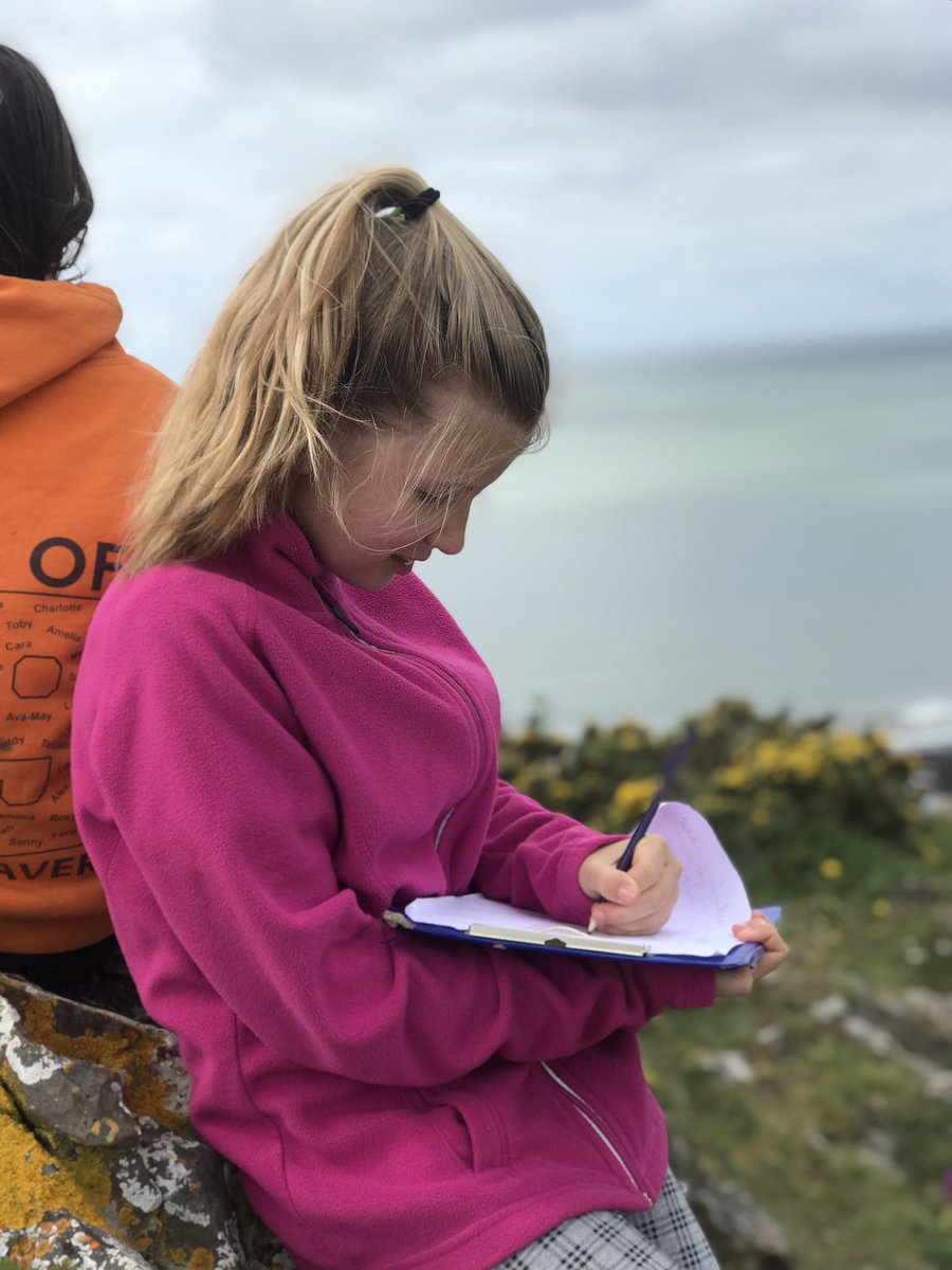 Pennardprimary's tweet photo. Blwyddyn Chwech using our local area to capture images and record their ideas! @pyka_boo @Arts_Wales_ #pennFun #pennComm #pennLCS https://t.co/0zf6dVTDsc