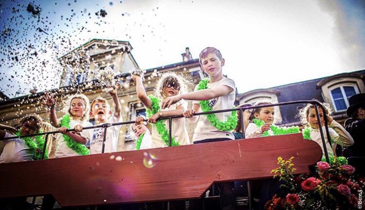 otcompiegne's tweet photo. Les #enfants se sont aussi beaucoup amusés pendant le #défilé du #1ermai ! 😍🌸
#CompiegneTourisme #Compiegne #Instagram #repost #jeudiphoto https://t.co/IWbZdmpFJt