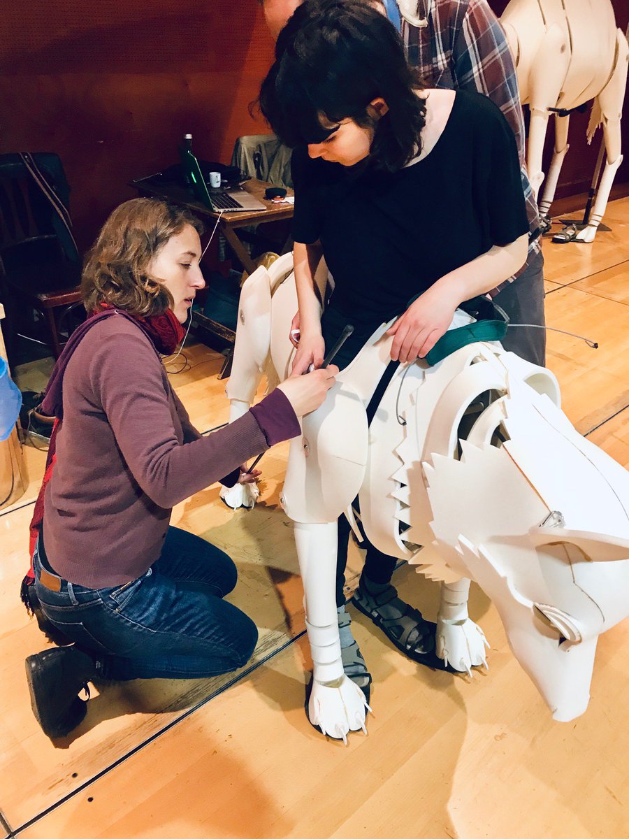 Konzerthauswien's tweet photo. #orfeomajnun Am 10.6. findet die Aufführung des interkulturellen Musiktheaters »Orfeo &amp; Majnun« statt! Tiere spielen hier eine große Rolle - die ersten Gehversuche mit Löwe und Wolf haben bereits stattgefunden!  #vsdesignlab #rogertitleycreatres #basiskulturwien #brunnenpassage https://t.co/c4diJMVHns
