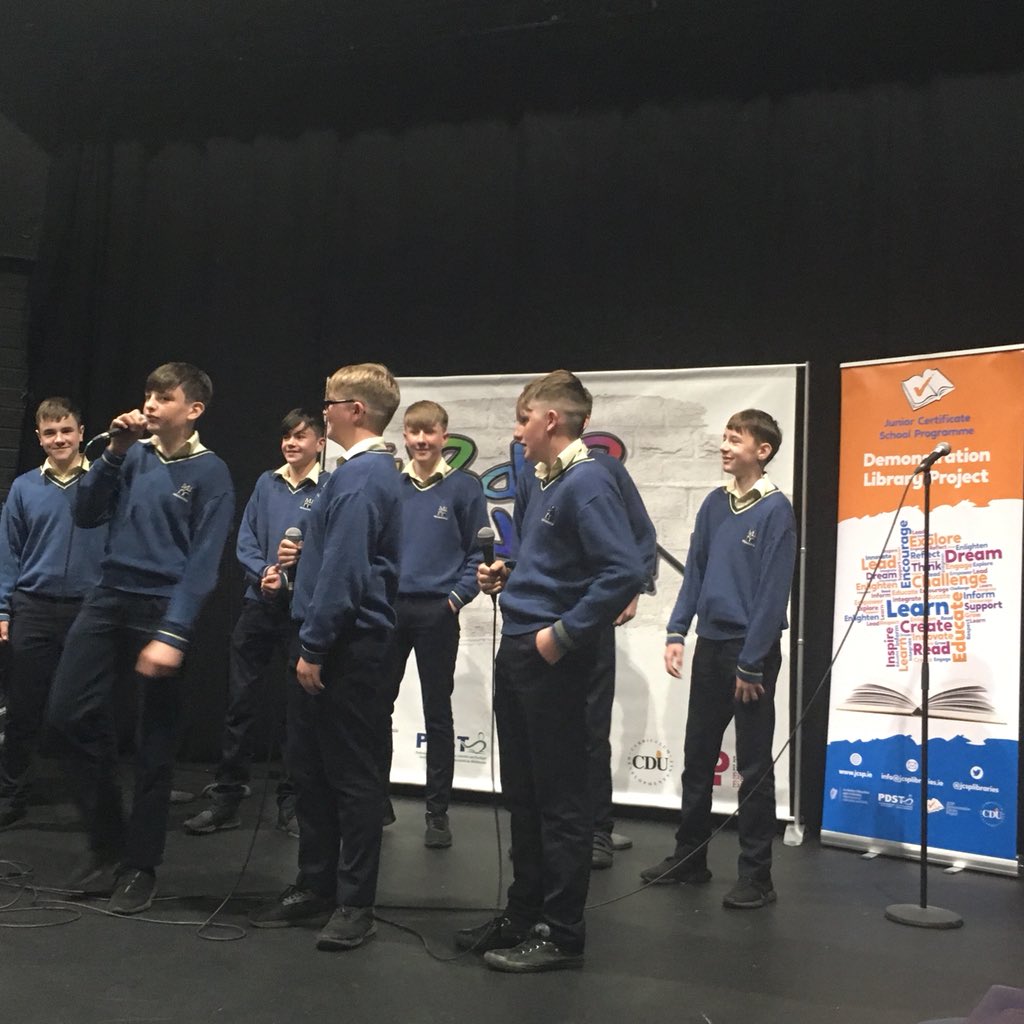 jcsplibraries's tweet image. First up are the boys from Maria Immaculata CC Dunmanway. Brilliant performance #WRaPParound #PoetryDayIRL @poetryireland @PoetryIrelandEd