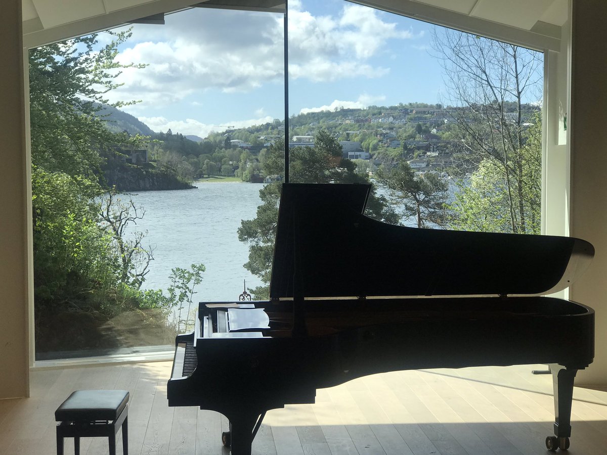 JuliePeasgood's tweet photo. Magical Edvard Grieg’s home near Bergen @pandocruises #Britannia @Cruisemag All morning husband jokes ‘not a sausage roll in sight’ and now I find Grieg’s name was originally Gregg.... #stillmagical #ClassicalMusic #Norway #ThursdayThoughts #Peace #piano https://t.co/iF9xNHeo8R