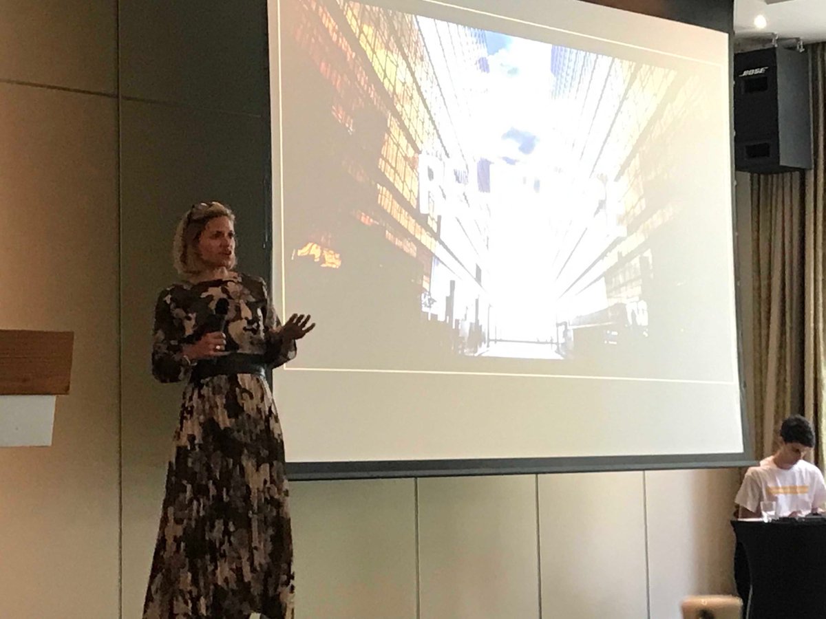 LizWilson101's tweet photo. Lisa deBonis inspiring us all about the power of experience @AccentureACTIVE #interactiveinthewoods https://t.co/TTctzN2yj2