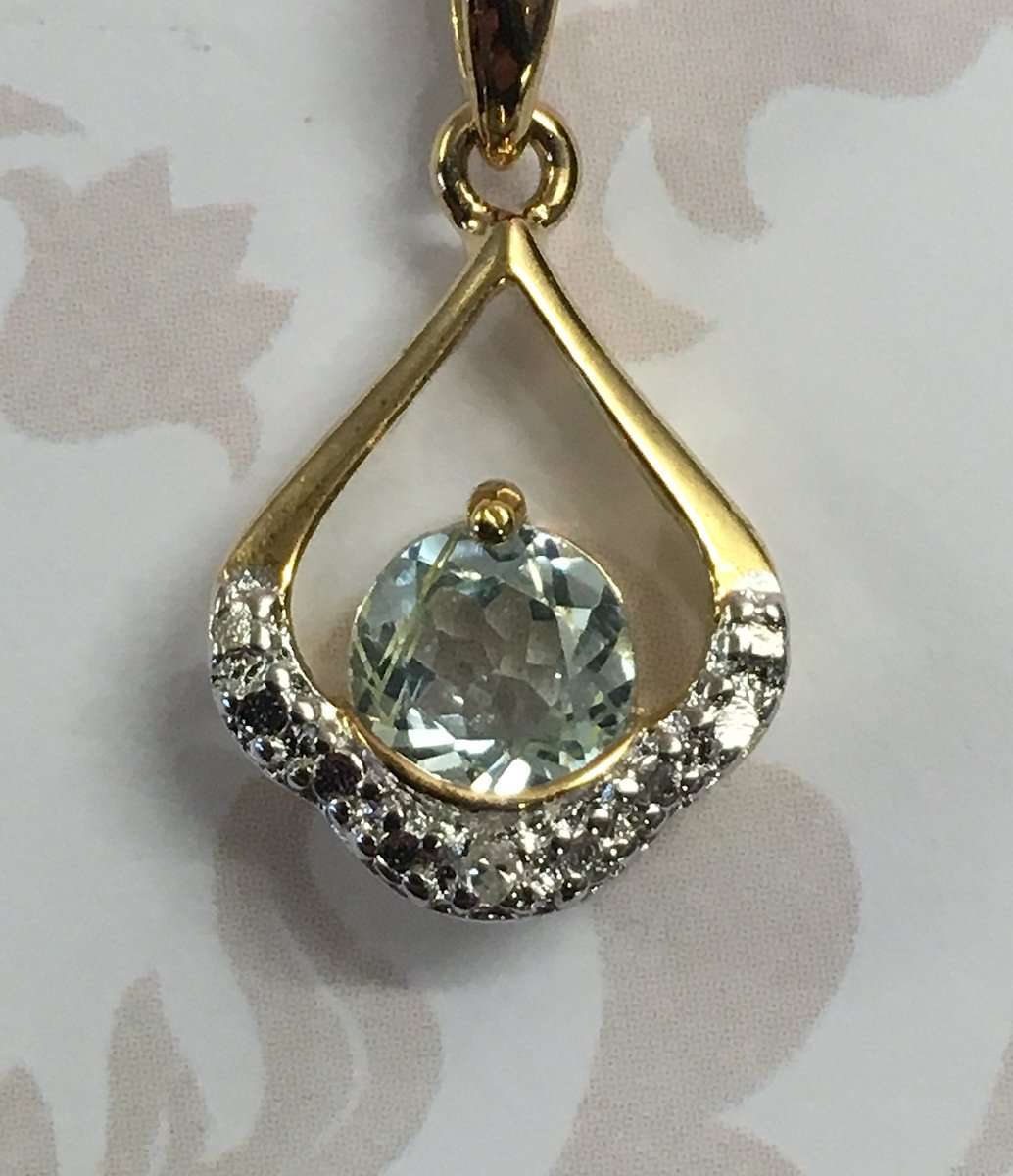 CuteCollectabl1's tweet photo. This beautiful genuine Diamond and Sky Blue Topaz Pendant &amp; Chain is only £18.50 for TODAY ONLY. Come and grab a bargain. Only one remaining. https://t.co/QxfF3iMDMG

#diamond #topaz #pendant #goldchain #sterlingsilver #jewellery #ladiesnecklace #finejewellery #vintage #antiques https://t.co/TuiqkN6IyF