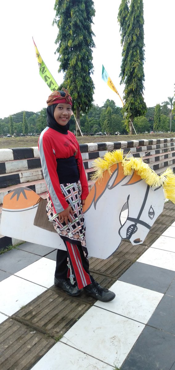ikasulis2's tweet photo. Menari jaranan  di upacara  hari Pendidikan Nasional dialun alun Kajen.
My girl
2 Mei 2019 https://t.co/5sG2nYdNmN