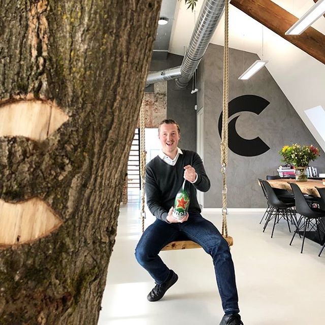 Say hi to our new Captain! 🙌🏼 // Vanaf nu is @janroos_ onze nieuwe Head of Client Success! 🔥 Hij wordt verantwoordelijk voor het aantrekken van nieuwe en het ontwikkelen van bestaande accounts.⚡️Welkom Jan! Easy on the champagne! ✌🏼🍾 #newcaptain #cli… bit.ly/2VbKZkc