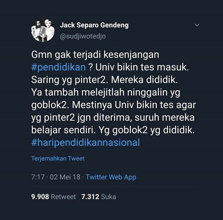 Gmn gak terjadi kesenjangan #pendidikan?Univ bikin tes masuk. Saring yg pinter2. Mrk dididik.Ya tambah melejitlah ninggalin yg goblok2. Mestinya Univ bikin tes agar yg pinter2 jgn diterima, suruh belajar sendiri kek Cak Nun. Yg dididik di Univ yg goblok2 #haripendidikannasional