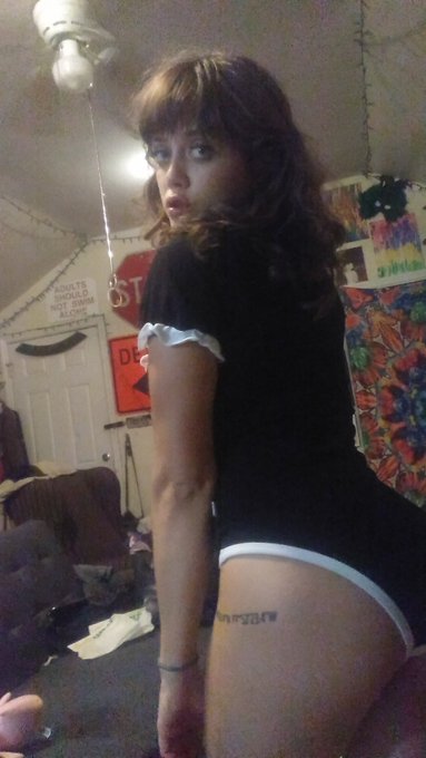 use this link: https://t.co/h18PEqB7aY  if you want to chat with me and/or exchange pics and videos 😇  @PaulPromotes