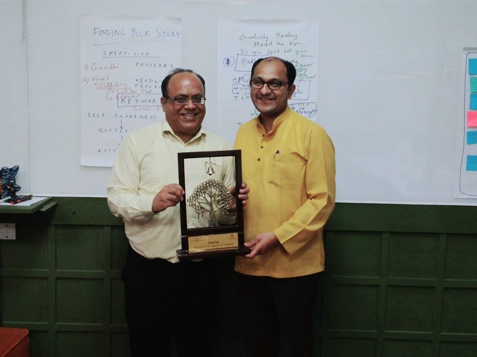 DrAmitInspires's tweet photo. Surprise 51 #TenYearsOfDigital

Invited by @TheSSEIndia to conduct session on "Finding Your Story" @ Atal Incubation Centre, BIMTECH

We discussed 3 steps to find &amp; communicate our stories &amp; played an interesting game called "Connecting The Dots"

#DigitalIsMagical #Storytelling https://t.co/TZf2TFTJ5o