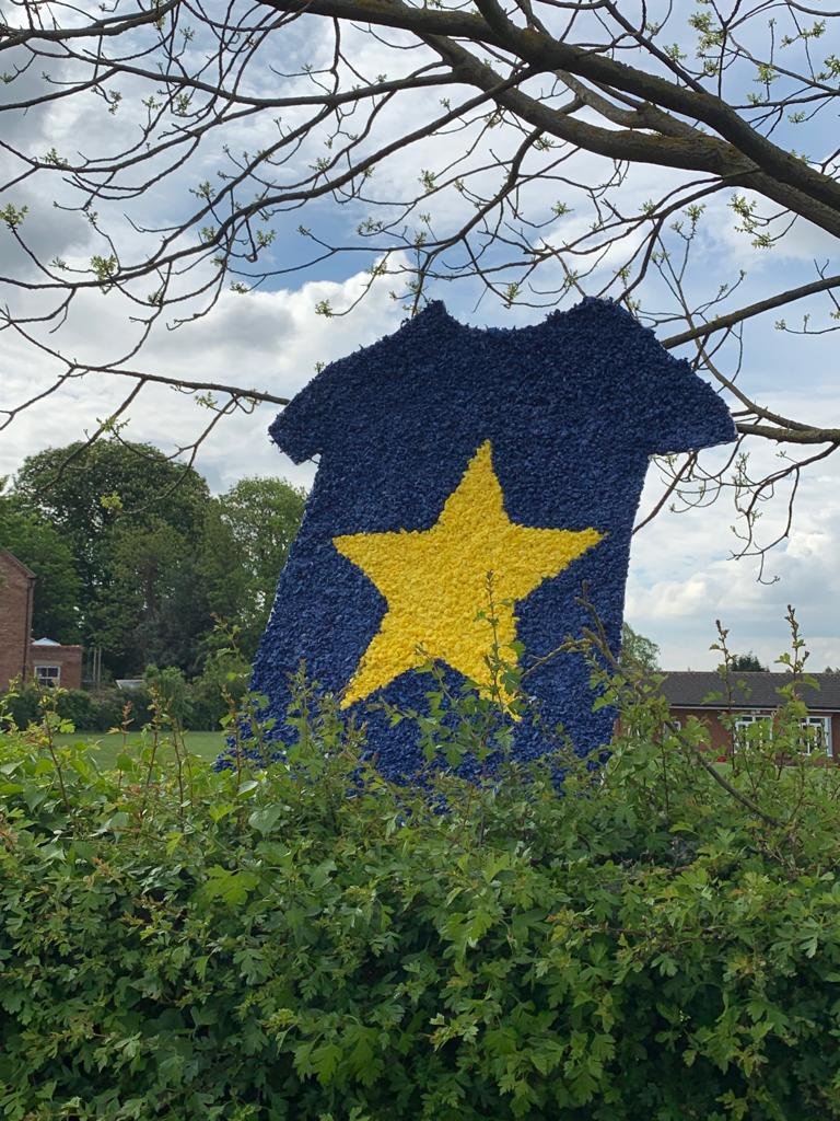 East_Riding's tweet photo. #Snaith is looking fabulous, decorated in #TDY colours and all ready for this afternoon’s race 🚴🏻🙌🏼 Thanks to Snaith Primary School for sending in these great snaps 📸 💛
#TdY2019 #TourdeYorkshire2019 https://t.co/buxgr2X1iD
