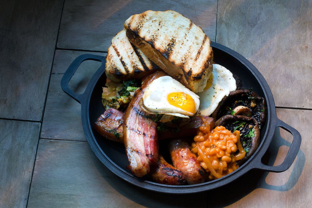 What's this? We'll tell you; it's smoked sausage, smoked bacon slab, home baked beans, bubble and squeak, hash browns, mushrooms, fried eggs and toast. It'll set you up until roast-time 🍳 #yummy #breakfastofchampions #fullenglish #pubfood  brightonroast.co.uk/?utm_source=Tw…
