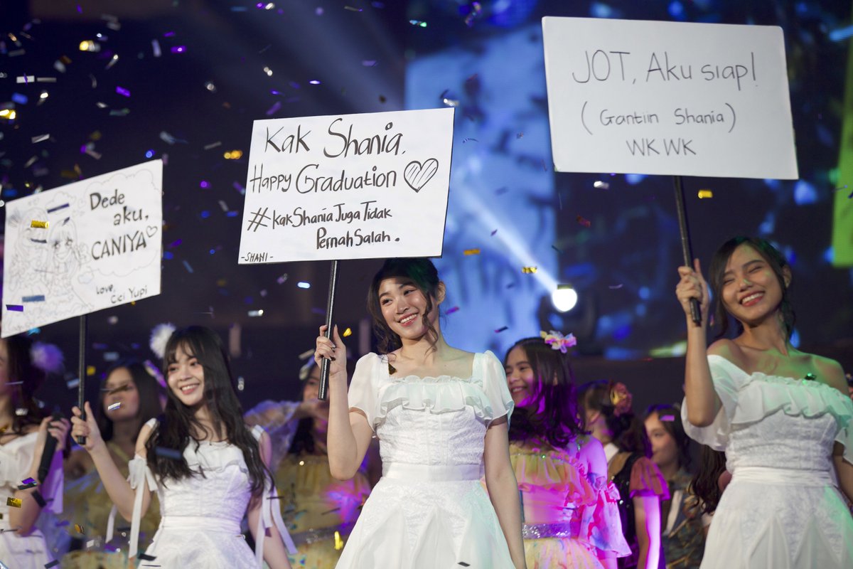GIFKIDS's tweet photo. Kejutan di Konser Graduation, Shania Tunjuk Beby Jadi Kapten Baru JKT48 https://t.co/iPemyBkSSl #JKT48RequestHour #ShaniaGraduation https://t.co/3JLrQRfTlM