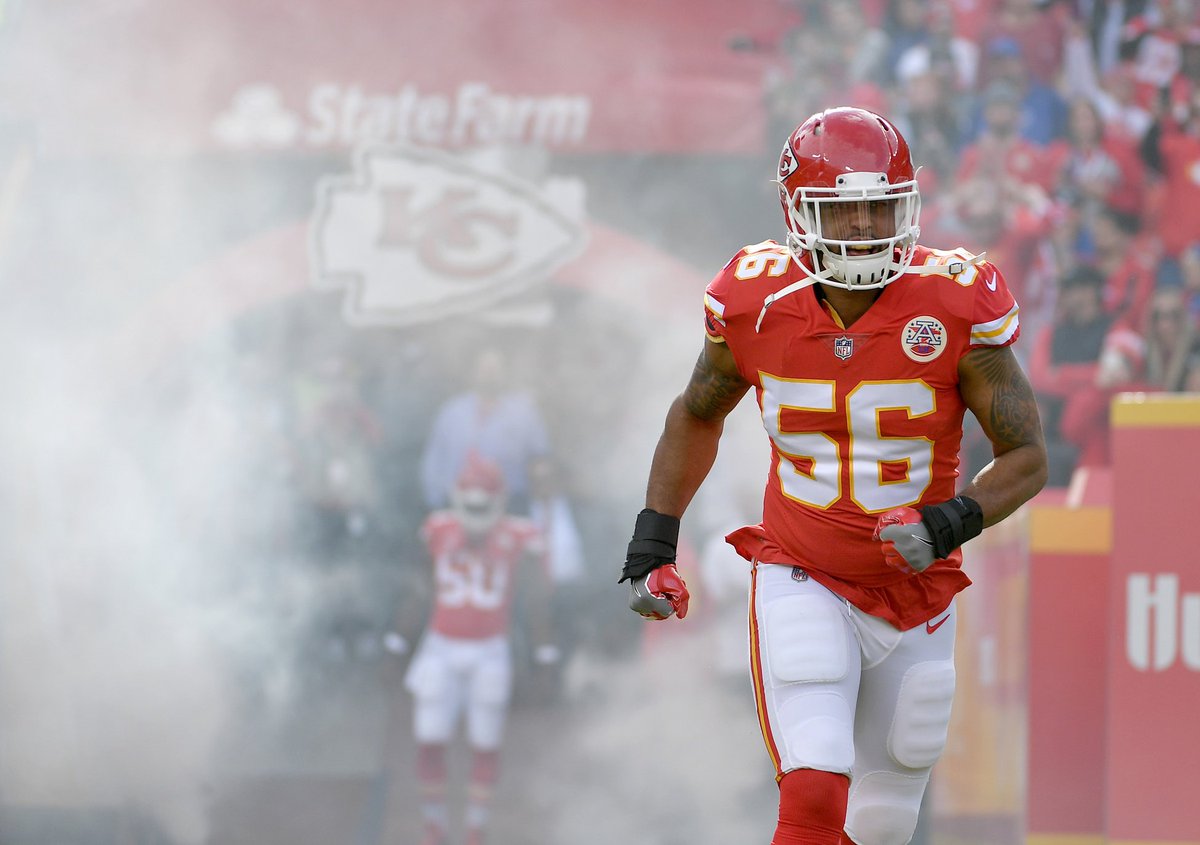 TheFan965's tweet image. Derrick Johnson will be signing a one-day contract to retire as a member of the #Chiefs. 

MORE here: 610sports.radio.com/blogs/fescoe-m…
