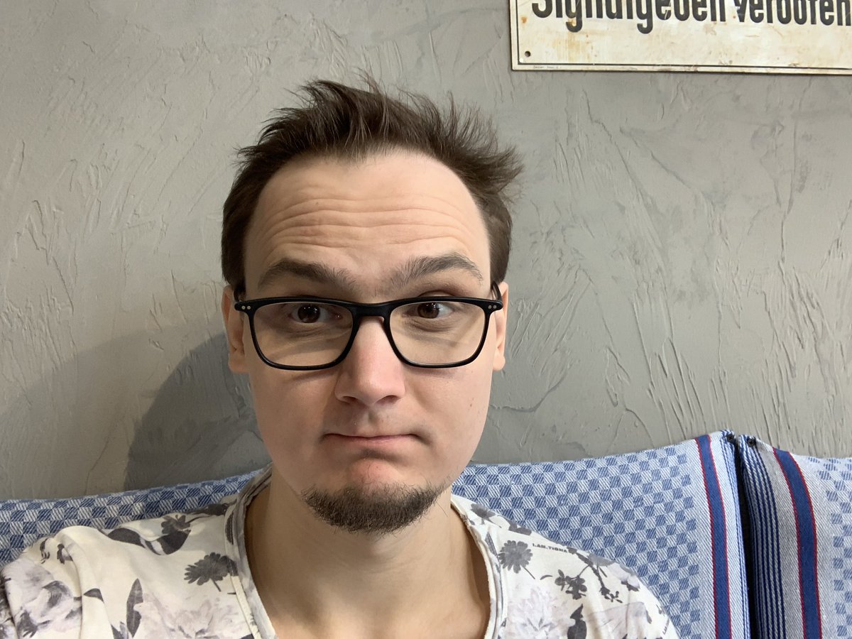 Moondye7 tweet media