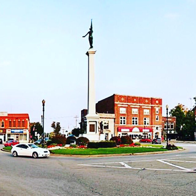 Fork_and_Fiddle's tweet image. We are a GO! GO! GO! in Angola today, Fiddlers! Come get your #fiddlerfix for lunch on Gilmore &amp;amp; Wayne from 11am-1pm! #forkandfiddle #angolarocks #streetside #followthatbigorangetrailer