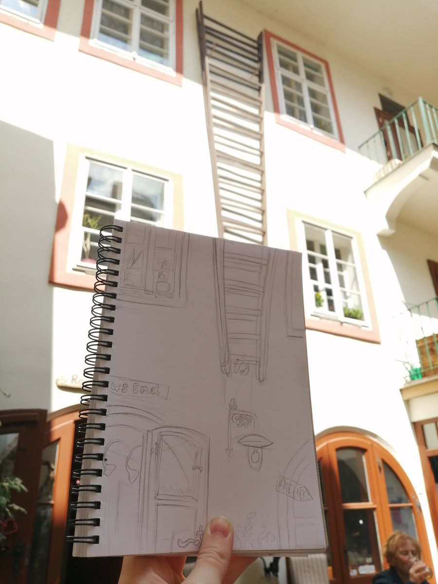 Alidonasaurus's tweet photo. 5 years ago yesterday I met @lainitaylor and by chance is the same date I arrived in Prague (where her beautiful book Daughter of Smoke and Bone is set) this year! This series is the reason I wanted to visit so badly! (I also had time to sketch and felt very much like Karou) 💙 https://t.co/6ERtaHkqyC
