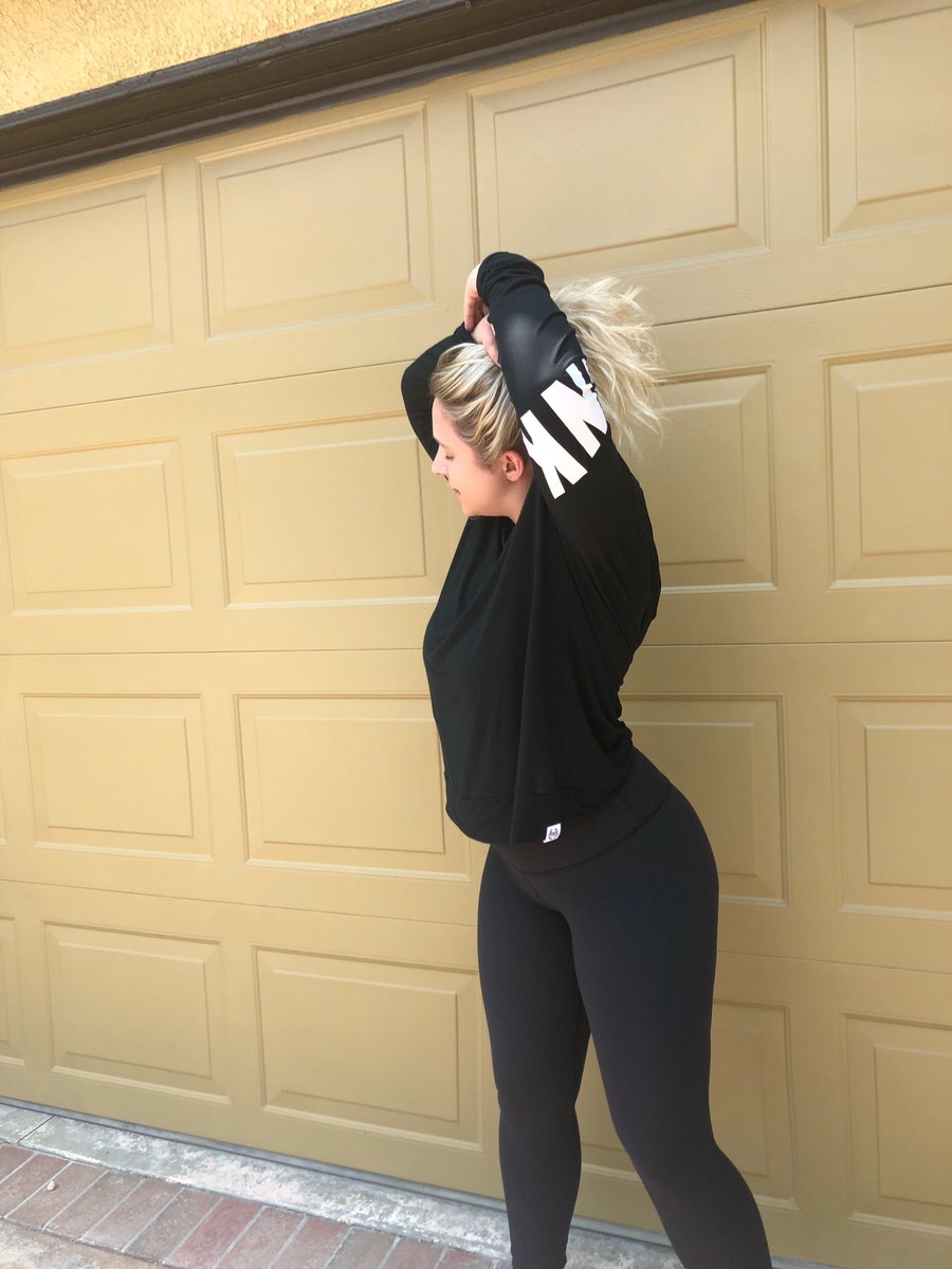 realmandyrain's tweet photo. A woman unaffected by insults has made her enemies absolutely powerless 🖤 https://t.co/Mw6bZAJJvY