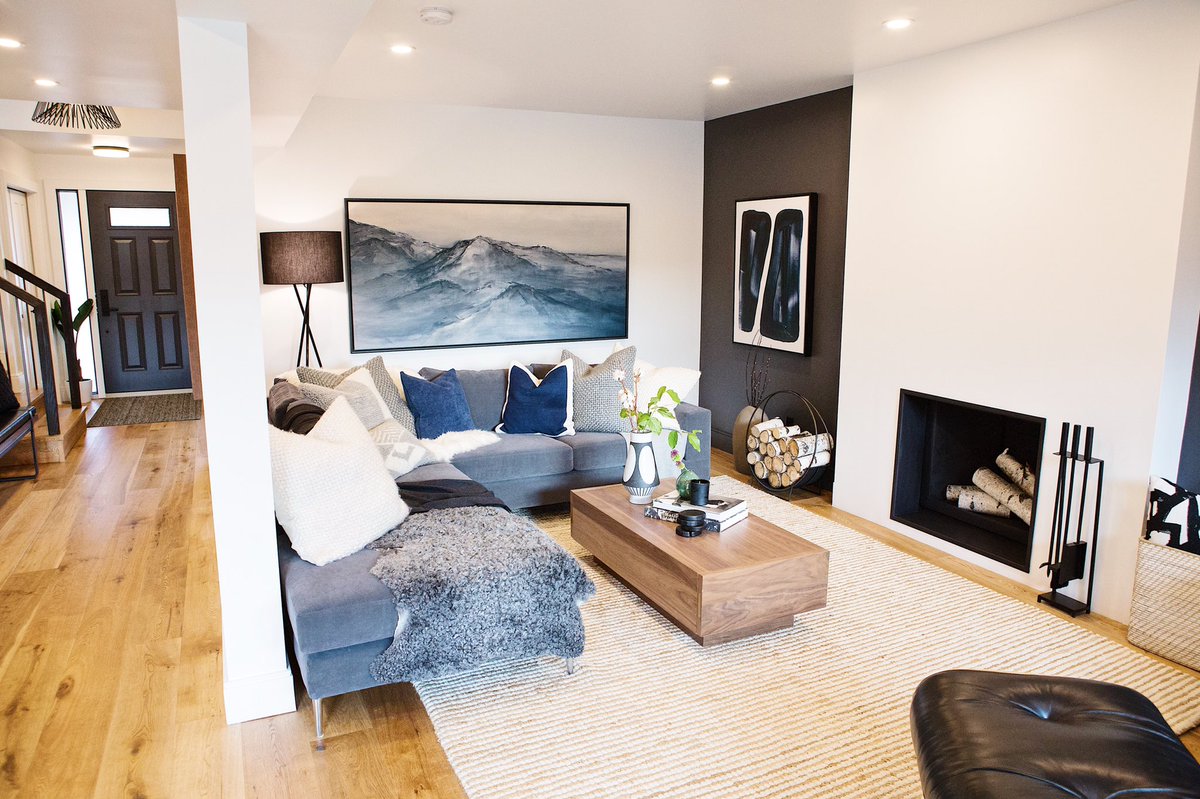 JonathanScott's tweet image. With a ramshackle railing, ripped-up flooring, &amp;amp; hole-filled walls, Dana &amp;amp; Andy's home was a total disaster area. Click the link below to go #InsideTheDesign &amp;amp; see how we turned this nightmare into a dream home for a new family. bit.ly/2GRDTXX #BuyingAndSelling