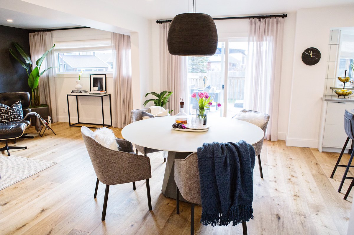 JonathanScott's tweet image. With a ramshackle railing, ripped-up flooring, &amp;amp; hole-filled walls, Dana &amp;amp; Andy's home was a total disaster area. Click the link below to go #InsideTheDesign &amp;amp; see how we turned this nightmare into a dream home for a new family. bit.ly/2GRDTXX #BuyingAndSelling