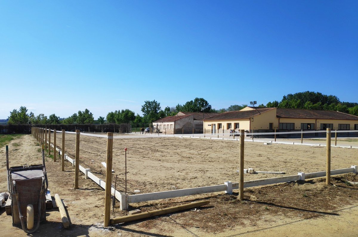 Tot a punt per a rebre als cavalls i ja tenim les diferents àrees del certament a punt! #equimollerussa #campusprofessional #viulafp