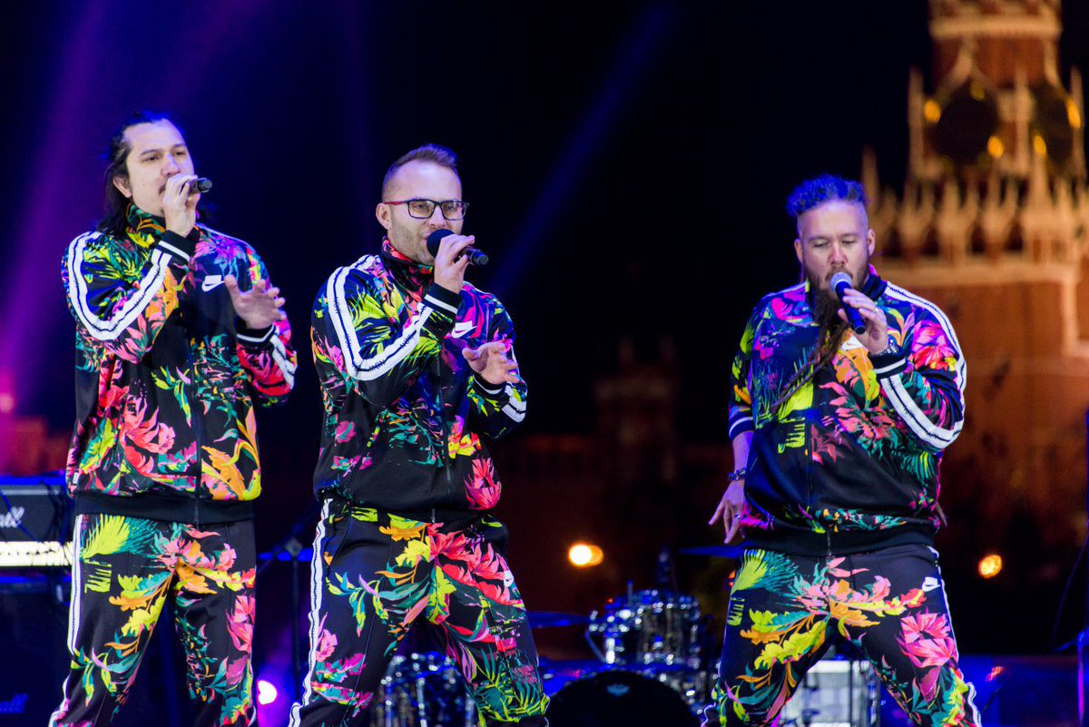 moscowgov's tweet photo. 🎤 Moscow Spring A Cappella – is when the whole city sings… even the whole world! The opening ceremony was held yesterday at Zaryadye. Russian bands performed along with crowd’s favorite Six Appeal from Minnesota 🎶🎵

#Moscow #festival #music #MoscowSpringACappella #MosRu https://t.co/7kNvWlI7Dd
