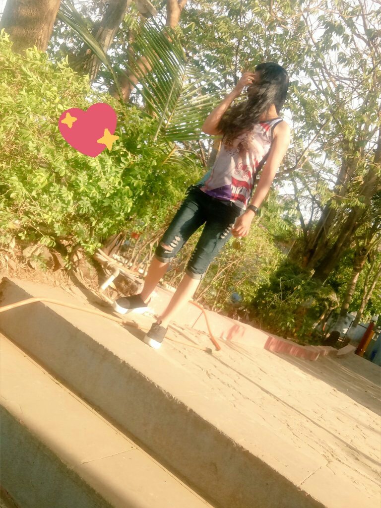 dhanashribayas's tweet image. 😅apni duniya me 😅
Pc:- dd 
#funwidlove #outof #longdrive #happy #forever #candid #ondemandpost