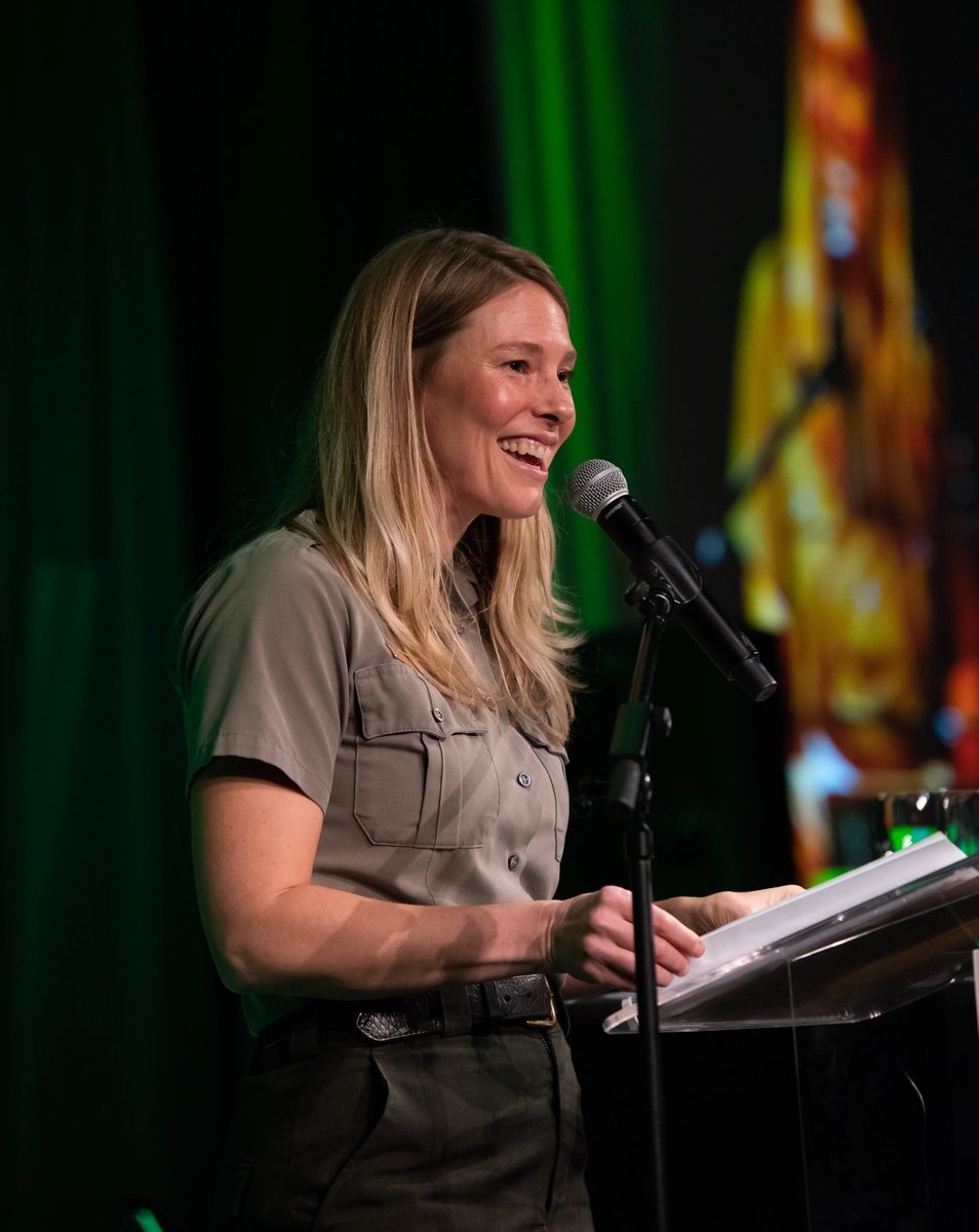 TheMetPages's tweet image. On April 13th Washington&apos;s National Park Fund paid tribute to Mount Rainier, North Cascades, and Olympic National Parks. A sold-out crowd raised more than $303,000. $100,000 will be invested in junior rangers, search and rescue, and citizen science/marmot research.