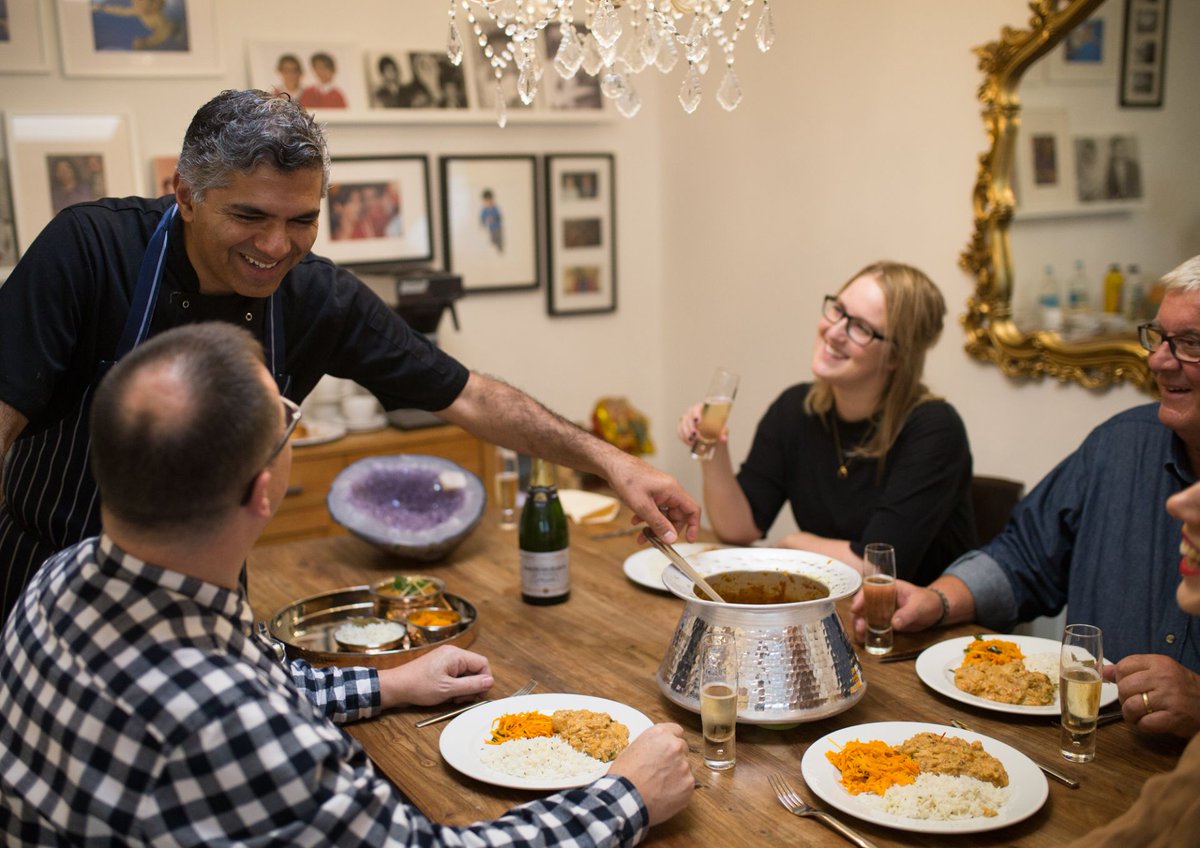 Planning a party? How about a cookery lesson with Minesh? Learn authentic recipes and professional techniques. Available in our central #Brighton shop or privately in your own home. Get in touch for details 📞
#thekariclub #authenticindian #brighton thekariclub.com/cookery-lesson…