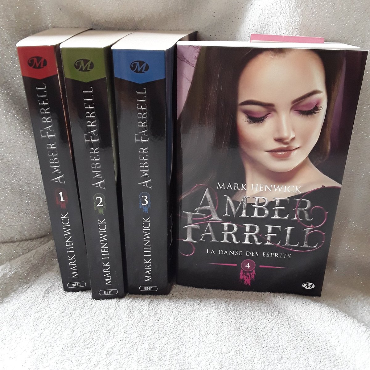 bea__mars's tweet photo. #LectureDuMoment📖 #ActuYA #LaDanseDesEsprits #AmberFarrell #tome4 @MarkHenwick Merci @MiladyFR https://t.co/TUzDa4sZYy