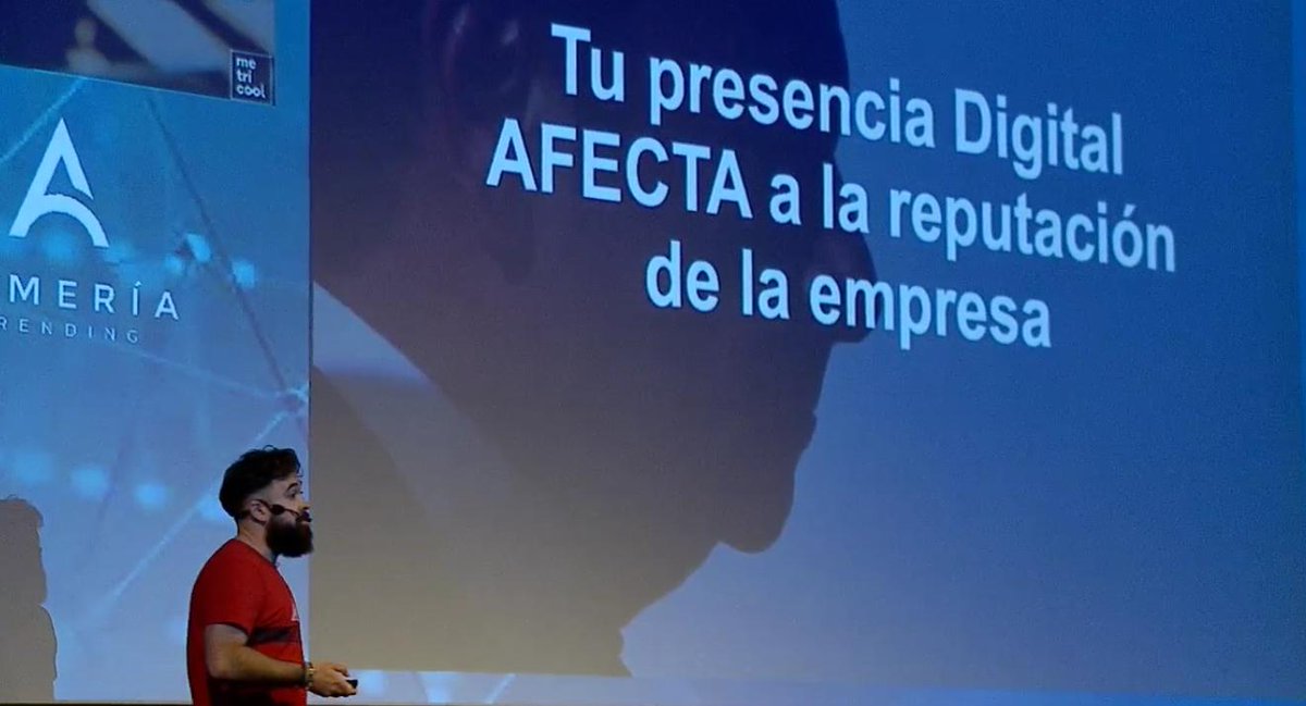La frase de la imagen lo dice todo, ¿verdad?
Cuida tu #ciberseguridad y cuida de tu reputación.😎

<a href="/PYDotCom/">Pablo F. Iglesias 💻🛡</a> en #cadd19