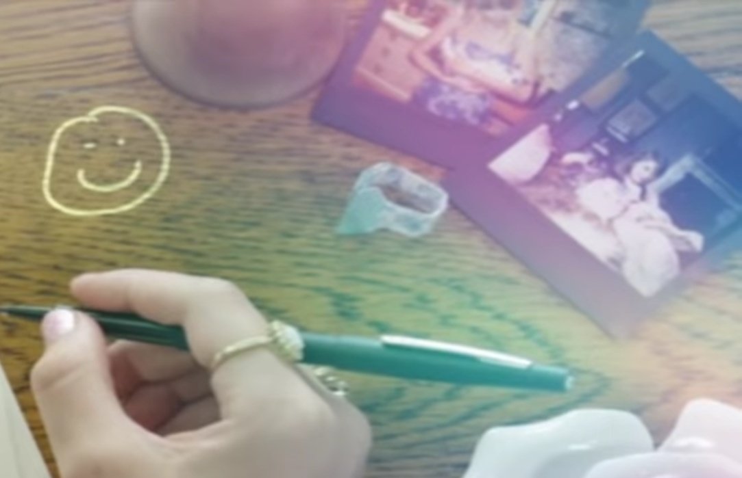 meganmc2369's tweet photo. So these Polaroids seem important! I get the one of @taylorswift13 with #BenjaminButton but what the other one of??? #BenjaminButtonAndME #MElyricvideo (also is that a gum wrapper ring? And there's the Cupid bell) https://t.co/9qAjDnEs4p