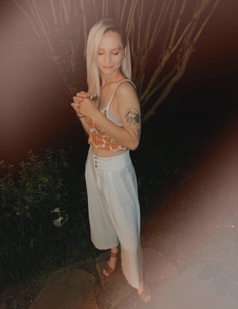 caitiemonroy's tweet photo. Just gonna drop these here too 🧡 https://t.co/iyhyPC7GoZ