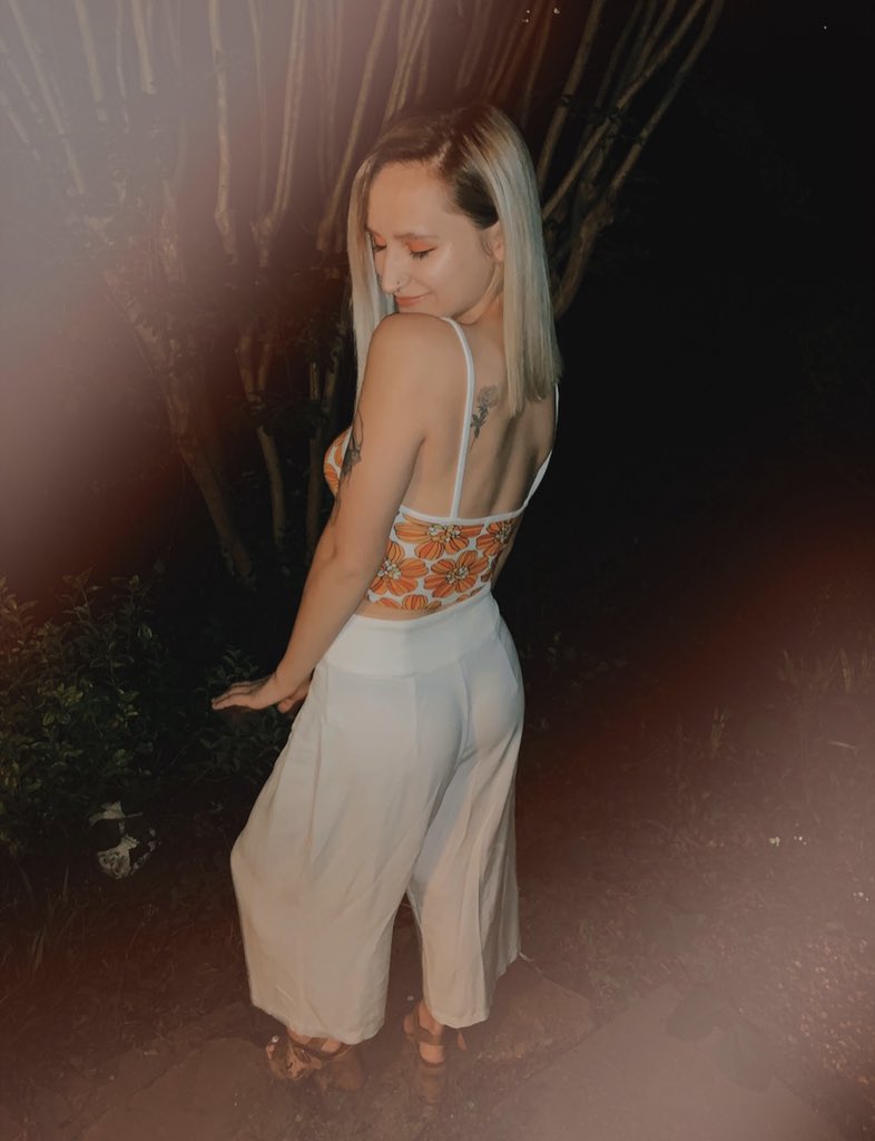 caitiemonroy's tweet photo. Just gonna drop these here too 🧡 https://t.co/iyhyPC7GoZ
