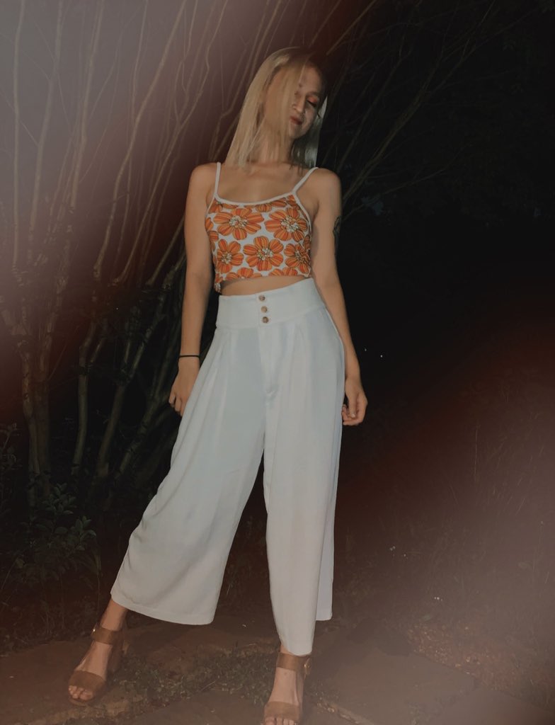 caitiemonroy's tweet photo. Just gonna drop these here too 🧡 https://t.co/iyhyPC7GoZ