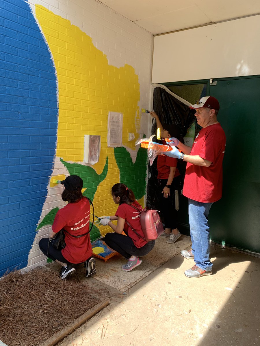 Check out the progress that was made on this beautiful wall. Thank you to all the #BofAVolunteers who made this possible! @BankofAmerica @unitedwayatl @LosVecinosBH #DayofAction