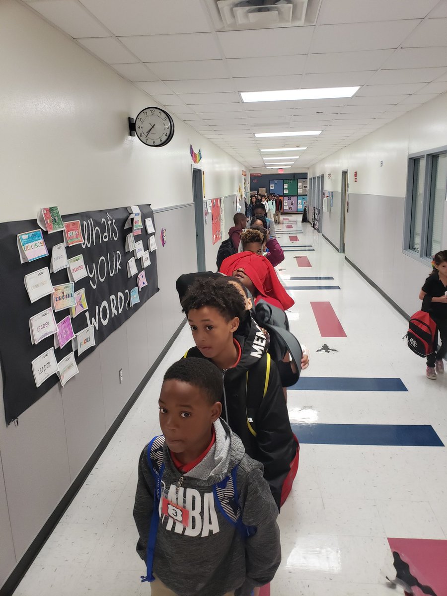 DericaTurner's tweet image. @iTeach_Thompson prepping her scholars for TEK Conferences! Talk about #IntentionalPractices... I love it when teachers hold scholars accountable for their own growth!📝 #GlowGrowGo #LakeRidgeNation #LRENoFinishLine