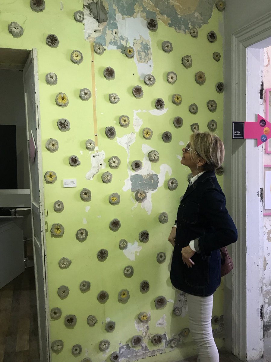 inciaksoy_'s tweet image. Geçen hafta bu gün #tbt si ___🖼
.
Tarihi duvarlarda çağdaş sanat...🌼
 Eda Soylu’nun Duvar Kağıdı adlı işi Ve Evin Yüzü Burkuldu serisinden, kabalıkla kırılganlığın ilişkisi__👌
@step_istanbul da sevdiğim işlerden 
@soylueda #stepistanbul @tomtomdesignhood #artlife @ARTtvComTr